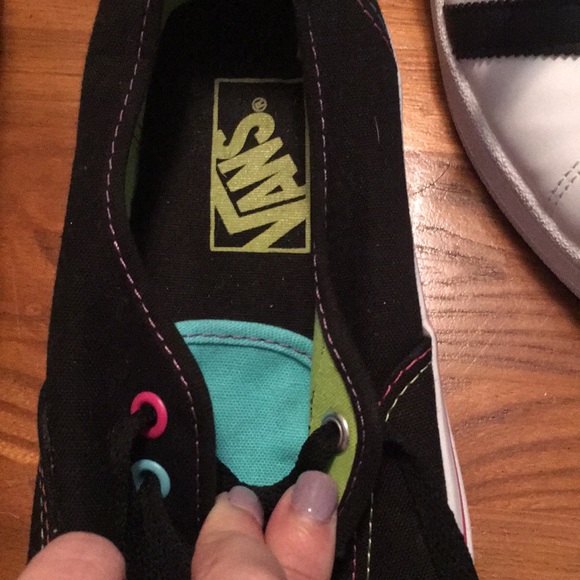 Vans - Picture 5 of 5